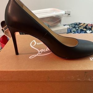 Hardly worn black fifi 80 black calf loubitain